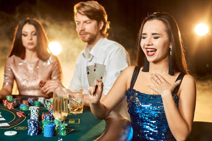 Tim layanan pelanggan indoslot88 memberikan bantuan melalui chat online kepada pengguna